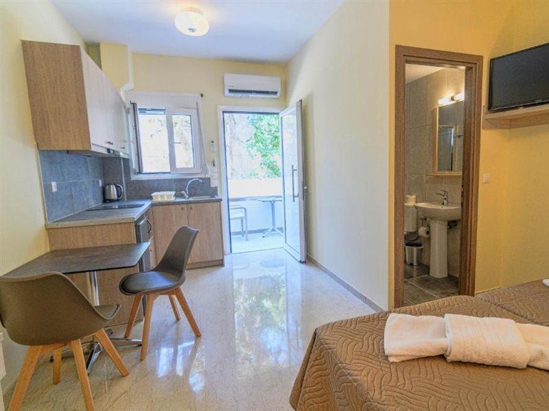 Varvaras Diamond Hotel พลาตาเนส ภายนอก รูปภาพ