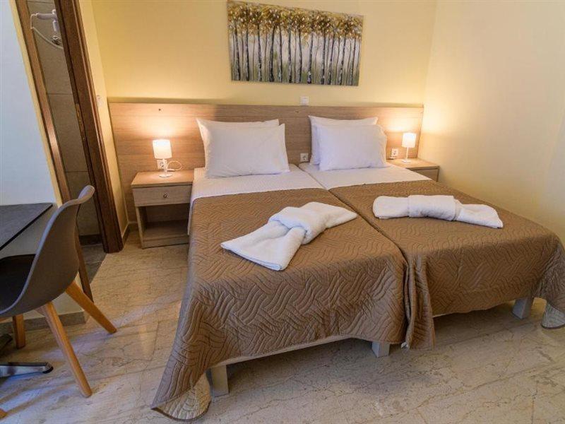 Varvaras Diamond Hotel พลาตาเนส ภายนอก รูปภาพ