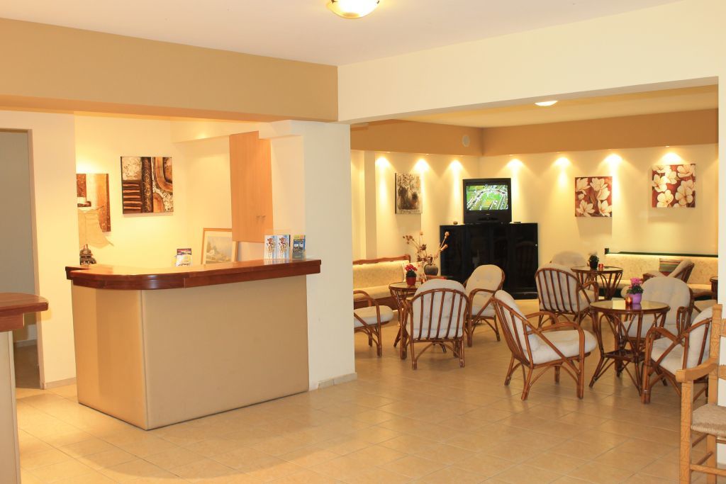 Varvaras Diamond Hotel พลาตาเนส ภายนอก รูปภาพ